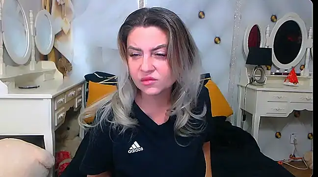 Snapshot of xplayfullblondexx chatting on January 2025 06:06:01 AM xplayfullblondexx online show from January 2025 06:06:01 AM