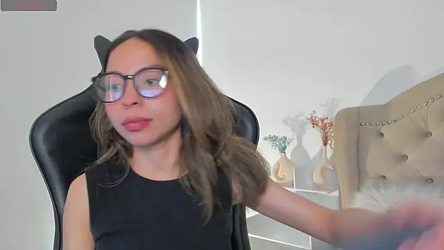 LuluuBerry online show from November 2025 03:28:01 PM