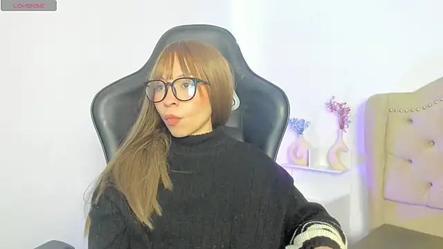 LuluuBerry online show from November 2025 02:43:01 PM