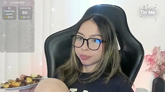 LuluuBerry online show from December 2025 09:37:02 PM