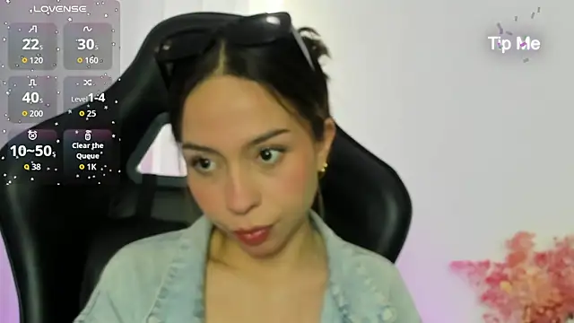 LuluuBerry online show from December 2025 06:45:01 PM