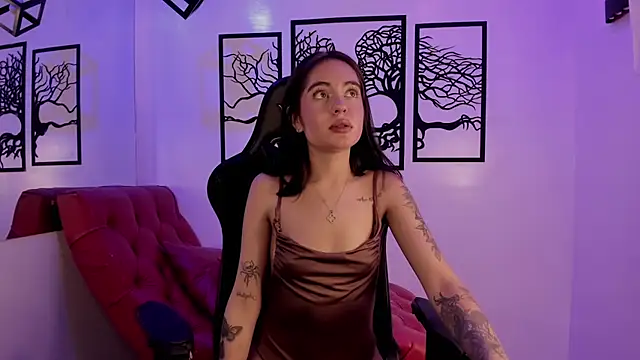 Eiimy Milleer  online show from January 2026 03:48:01 PM