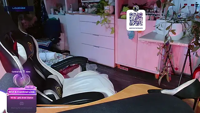 dominyantrix online show from April 2026 10:41:01 AM