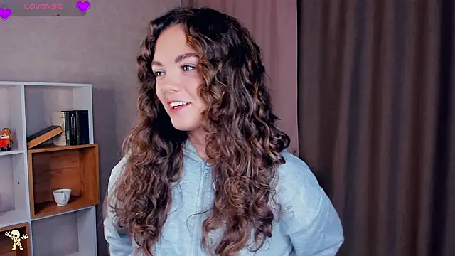 LaurelSatunas online show from November 2025 04:38:02 AM