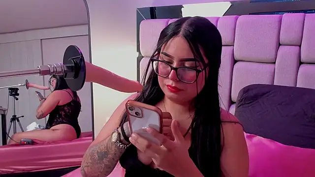 Amy whittee online show from December 2025 07:19:02 PM