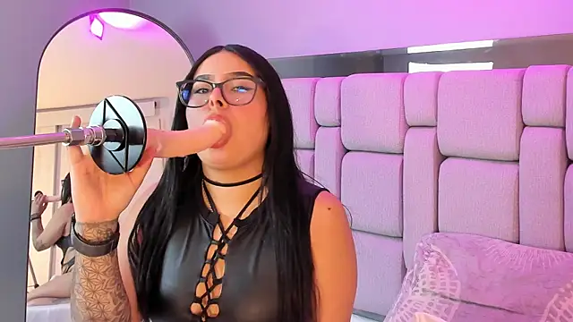 Amy whittee online show from December 2025 07:23:02 PM