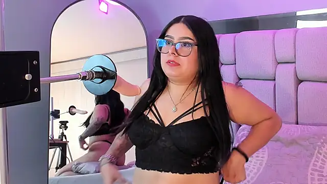 Amy whittee online show from December 2025 07:35:01 PM