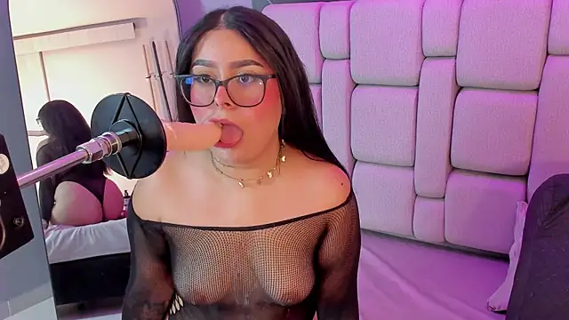 Amy whittee online show from December 2025 08:04:02 PM