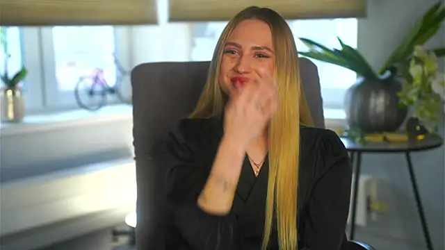 Snapshot of FreidaLerew chatting on November 2025 05:11:02 AM FreidaLerew online show from November 2025 05:11:02 AM