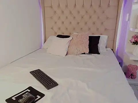 Snapshot of cheerry_moon chatting on November 2025 08:57:02 PM cheerry moon online show from November 2025 08:57:02 PM