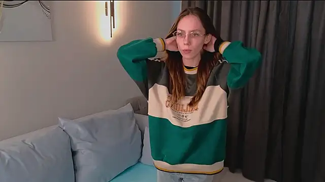 JuliaPeters online show from December 2025 08:03:02 AM