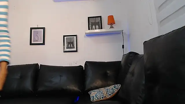 Tessachains 2  online show from November 2025 01:54:01 AM