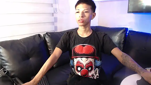 Snapshot of Tessachains_2_ chatting on January 2026 02:04:02 AM Tessachains 2 online show from January 2026 02:04:02 AM