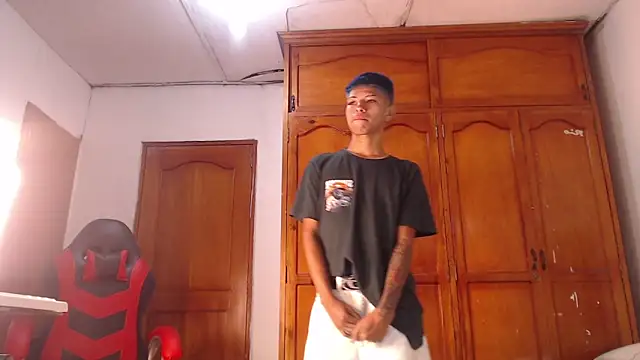 Snapshot of Tessachains_2_ chatting on February 2026 01:32:01 PM Tessachains 2 online show from February 2026 01:32:01 PM