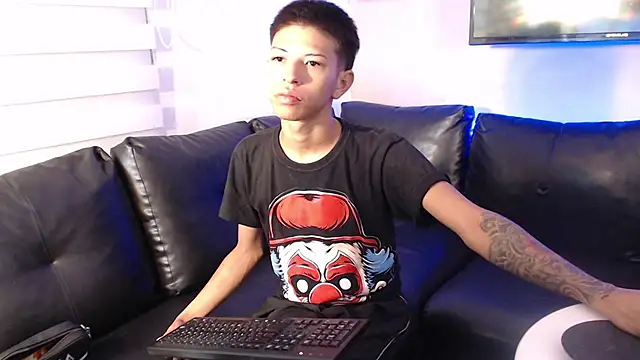 Snapshot of Tessachains_2_ chatting on January 2026 04:11:02 PM Tessachains 2 online show from January 2026 04:11:02 PM