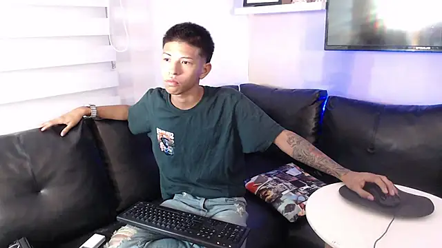 Snapshot of Tessachains_2_ chatting on January 2026 04:03:01 PM Tessachains 2 online show from January 2026 04:03:01 PM