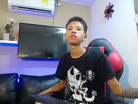 Snapshot of Tessachains_2_ chatting on January 2026 01:48:02 PM Tessachains 2 online show from January 2026 01:48:02 PM