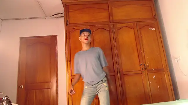 Snapshot of Tessachains_2_ chatting on February 2026 01:55:02 PM Tessachains 2 online show from February 2026 01:55:02 PM