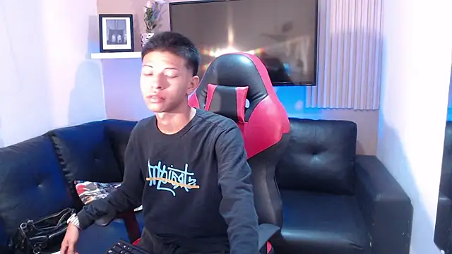 Snapshot of Tessachains_2_ chatting on January 2026 03:29:02 PM Tessachains 2 online show from January 2026 03:29:02 PM