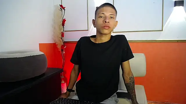 Tessachains 2  online show from December 2025 02:10:02 AM