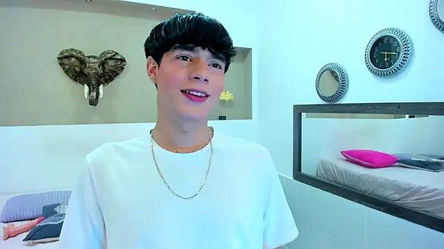 Isaac Kurtt online show from November 2025 08:35:02 PM