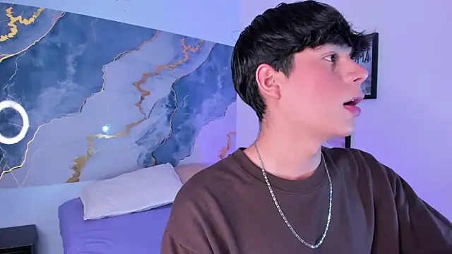 Isaac Kurtt online show from November 2025 08:01:01 PM