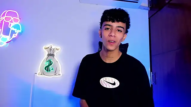 Snapshot of Quetzal_coatl_ chatting on November 2025 08:35:02 PM Quetzal coatl online show from November 2025 08:35:02 PM