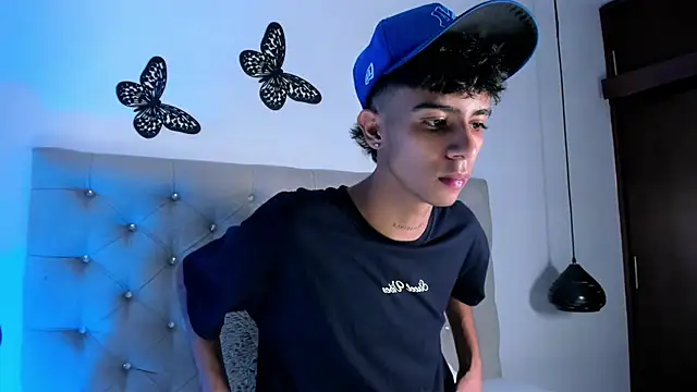 Snapshot of Quetzal_coatl_ chatting on November 2025 08:23:02 PM Quetzal coatl online show from November 2025 08:23:02 PM