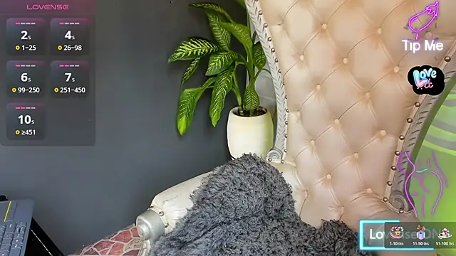 Snapshot of Emmafranco chatting on November 2025 02:53:01 PM Emmafranco online show from November 2025 02:53:01 PM