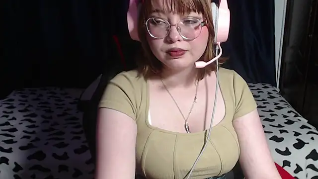 Snapshot of Michi_sauria1 chatting on December 2025 04:11:02 AM Michi sauria1 online show from December 2025 04:11:02 AM