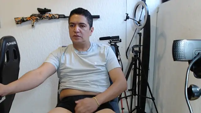 yayo 33 online show from November 2025 08:34:02 PM