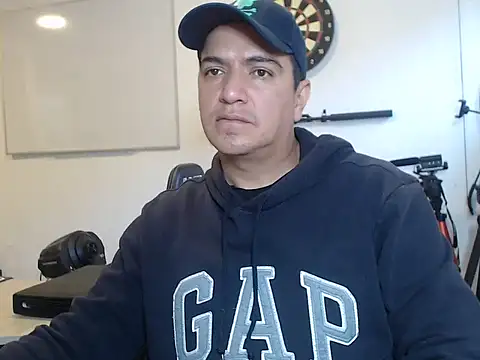 Snapshot of yayo_33 chatting on November 2025 08:57:02 PM yayo 33 online show from November 2025 08:57:02 PM