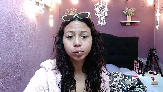 monika 256 online show from December 2025 01:50:01 PM