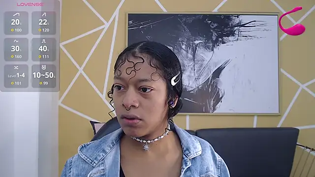 Agatha Amaya online show from November 2025 01:04:01 PM