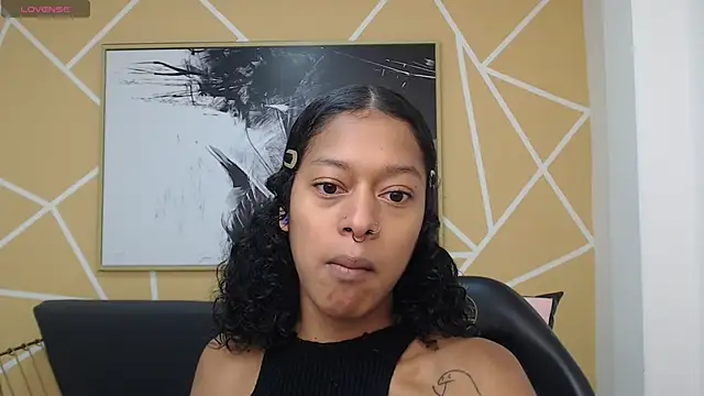 Agatha Amaya online show from November 2025 01:17:01 PM