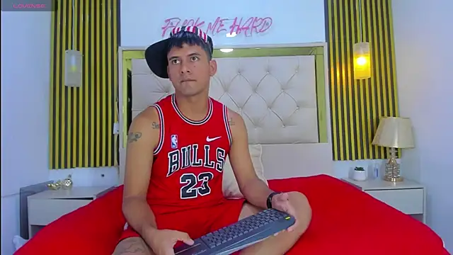 Snapshot of KEVIN_MCKINLEY chatting on November 2025 05:22:01 AM KEVIN MCKINLEY online show from November 2025 05:22:01 AM