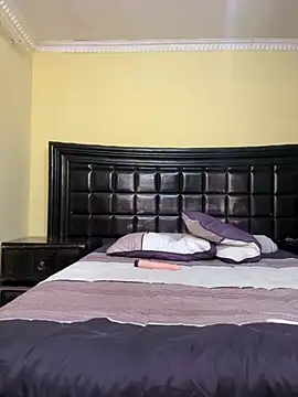 NiaLong21  online show from December 2025 08:32:02 PM