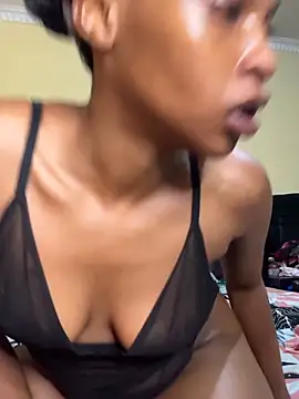 NiaLong21  online show from February 2026 12:33:01 AM