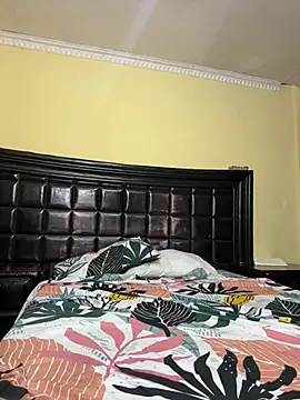 NiaLong21  online show from January 2026 06:26:02 PM