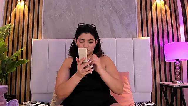Snapshot of Carlotta_de_velour chatting on May 2026 03:08:01 AM Carlotta de velour online show from May 2026 03:08:01 AM
