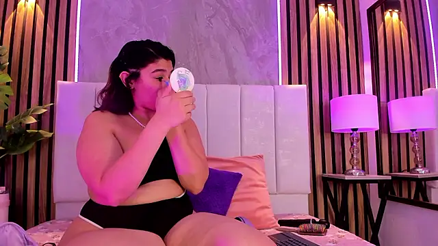 Carlotta de velour online show from February 2026 03:06:01 AM