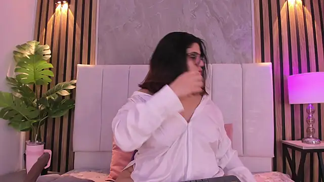Snapshot of Carlotta_de_velour chatting on June 2026 03:01:01 AM Carlotta de velour online show from June 2026 03:01:01 AM