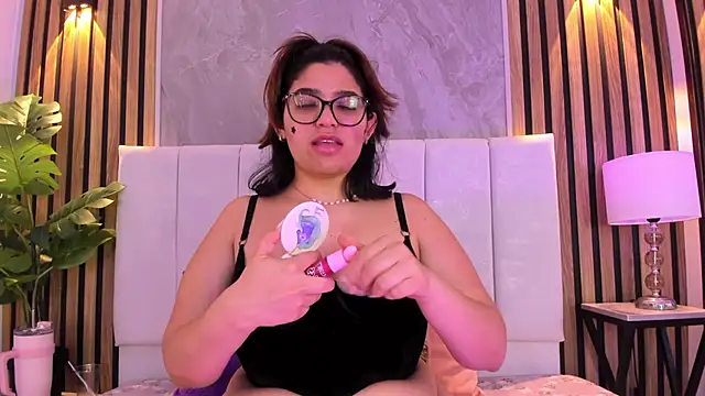 Snapshot of Carlotta_de_velour chatting on May 2026 09:11:02 PM Carlotta de velour online show from May 2026 09:11:02 PM
