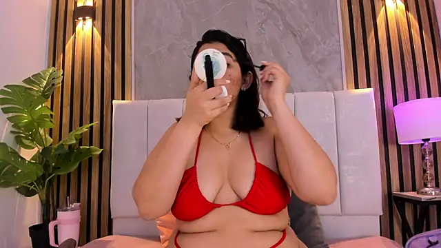 Snapshot of Carlotta_de_velour chatting on May 2026 02:41:01 AM Carlotta de velour online show from May 2026 02:41:01 AM