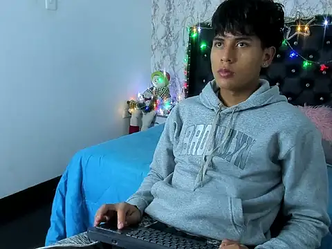 Valentino Lane online show from December 2025 02:00:02 AM