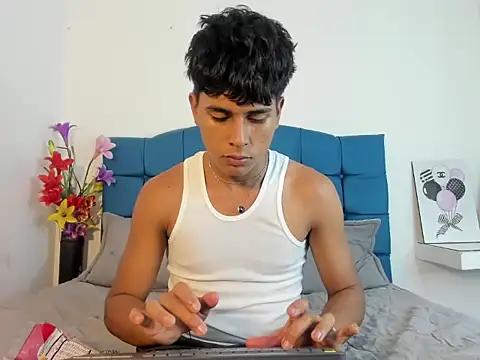 Valentino Lane online show from January 2026 02:04:02 AM