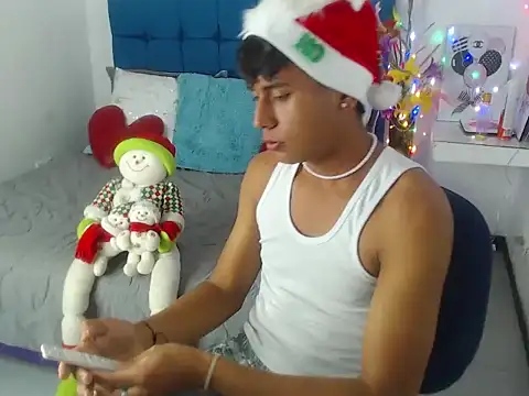 Snapshot of Valentino_Lane chatting on December 2025 02:51:01 PM Valentino Lane online show from December 2025 02:51:01 PM