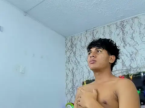 Valentino Lane online show from December 2025 02:35:02 AM