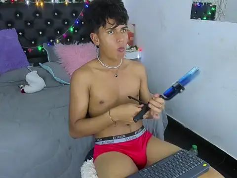 Valentino Lane online show from December 2025 02:06:01 AM