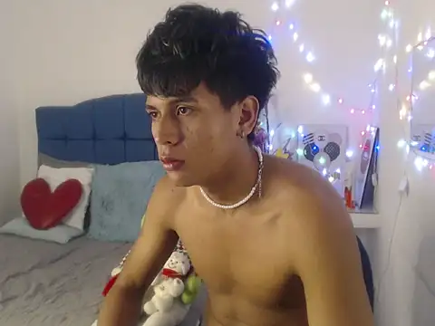 Valentino Lane online show from December 2025 01:21:02 PM